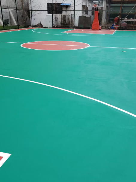 东坡 球场长期使用易出现地面开裂